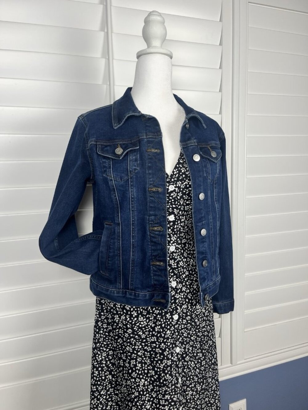 Time and Tru Dark Wash Stretch Denim Jacket Women’s XS Fitted Trucker Layering